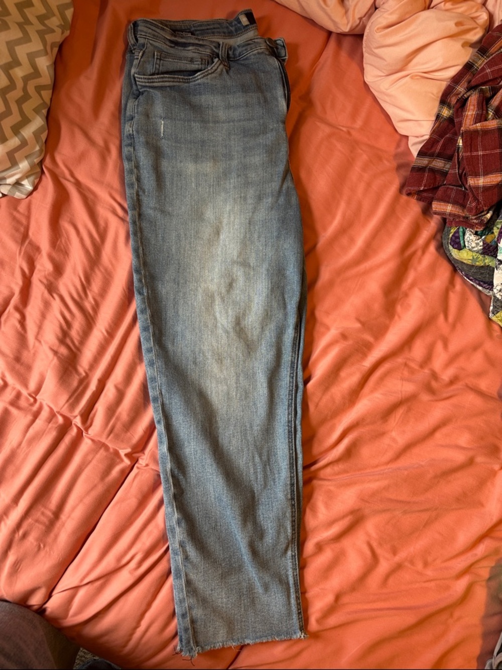 Kut from the Kloth Women's Straight-Leg Jeans in Classic Light Blue Denim